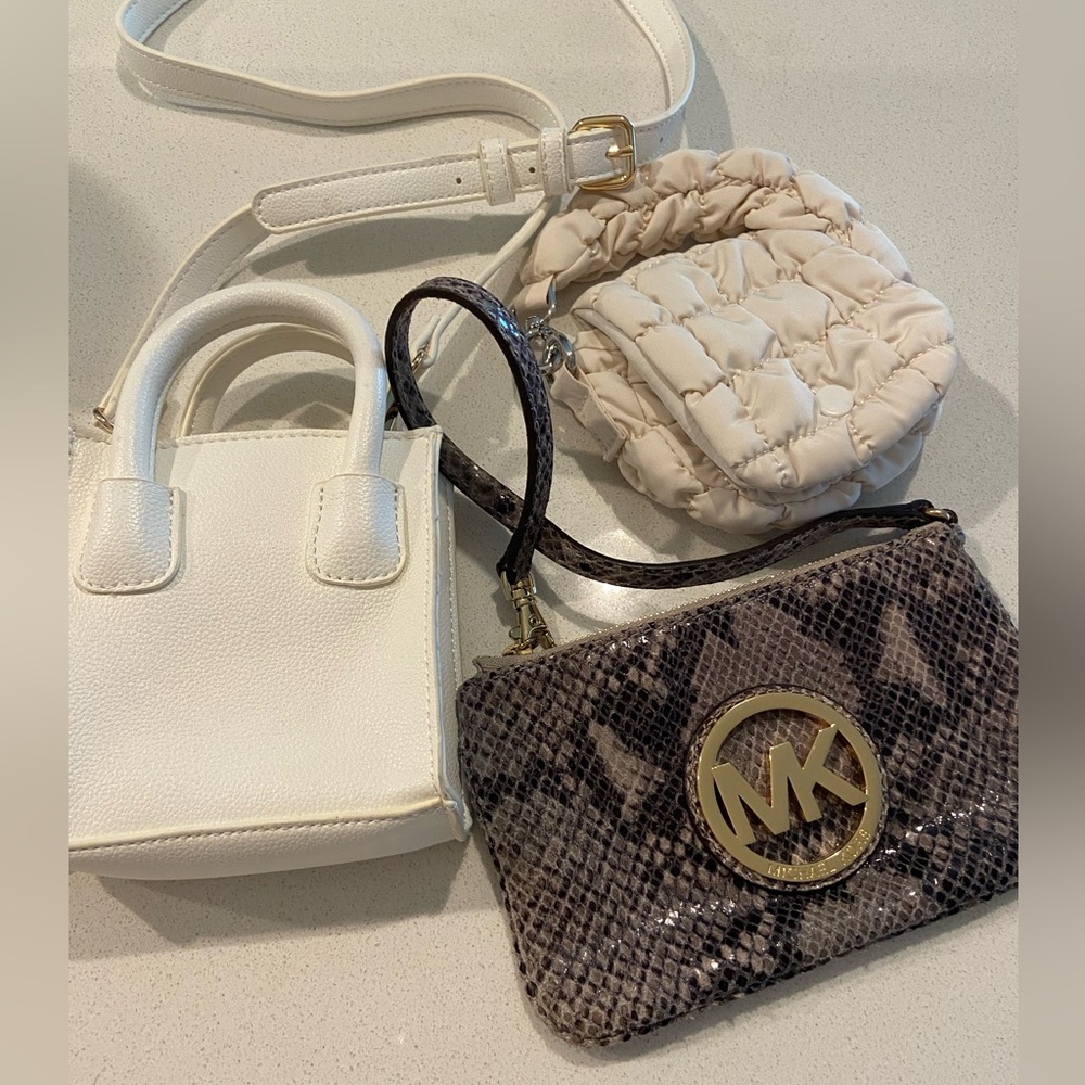 Michael Kors wristlet and two other mini bags, 3 total - Picture 13 of 13